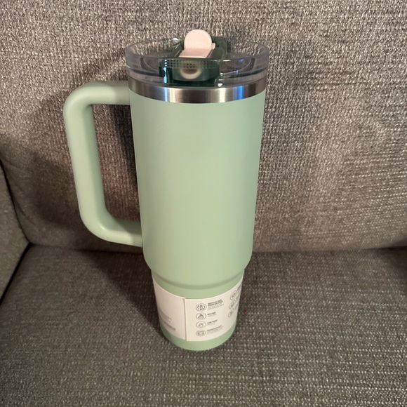 Stanley 30 oz Quencher Protour  Tumbler in Lichen - Picture 2 of 4